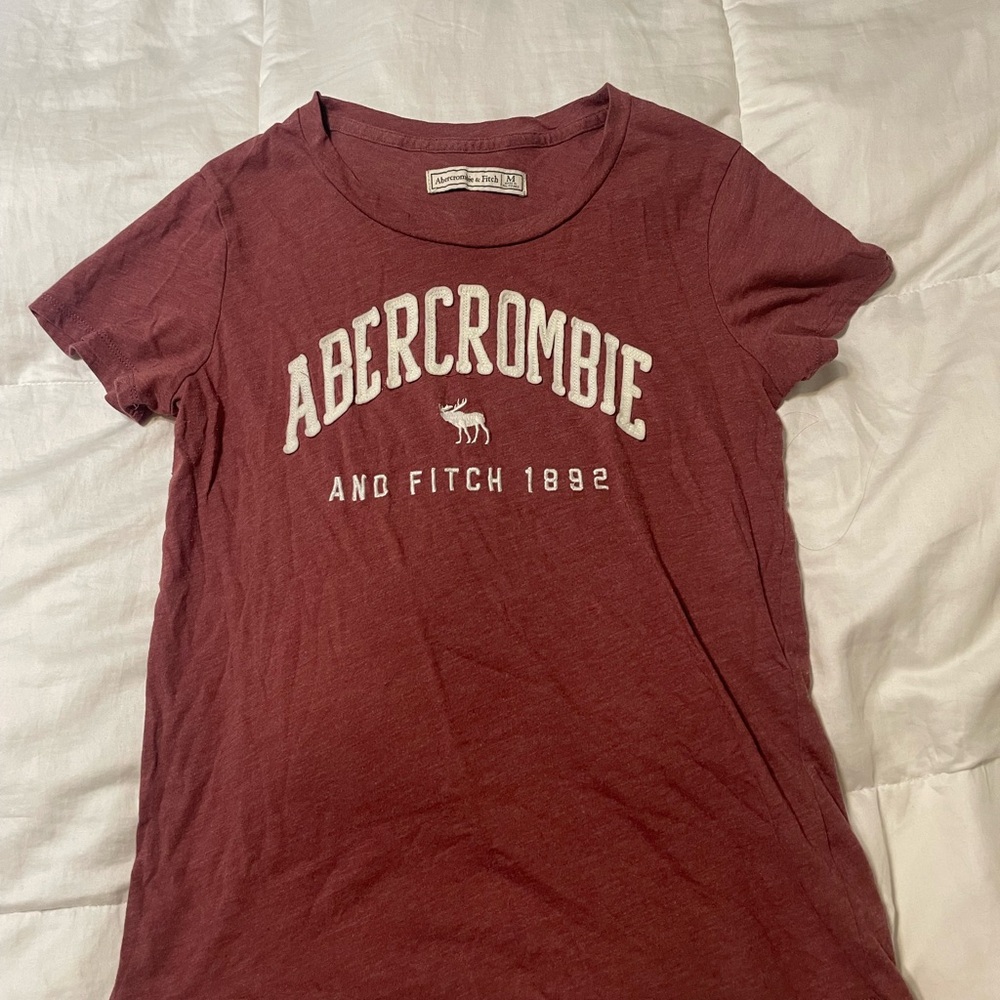 Abercrombie & Fitch Red Short Sleeve Tee